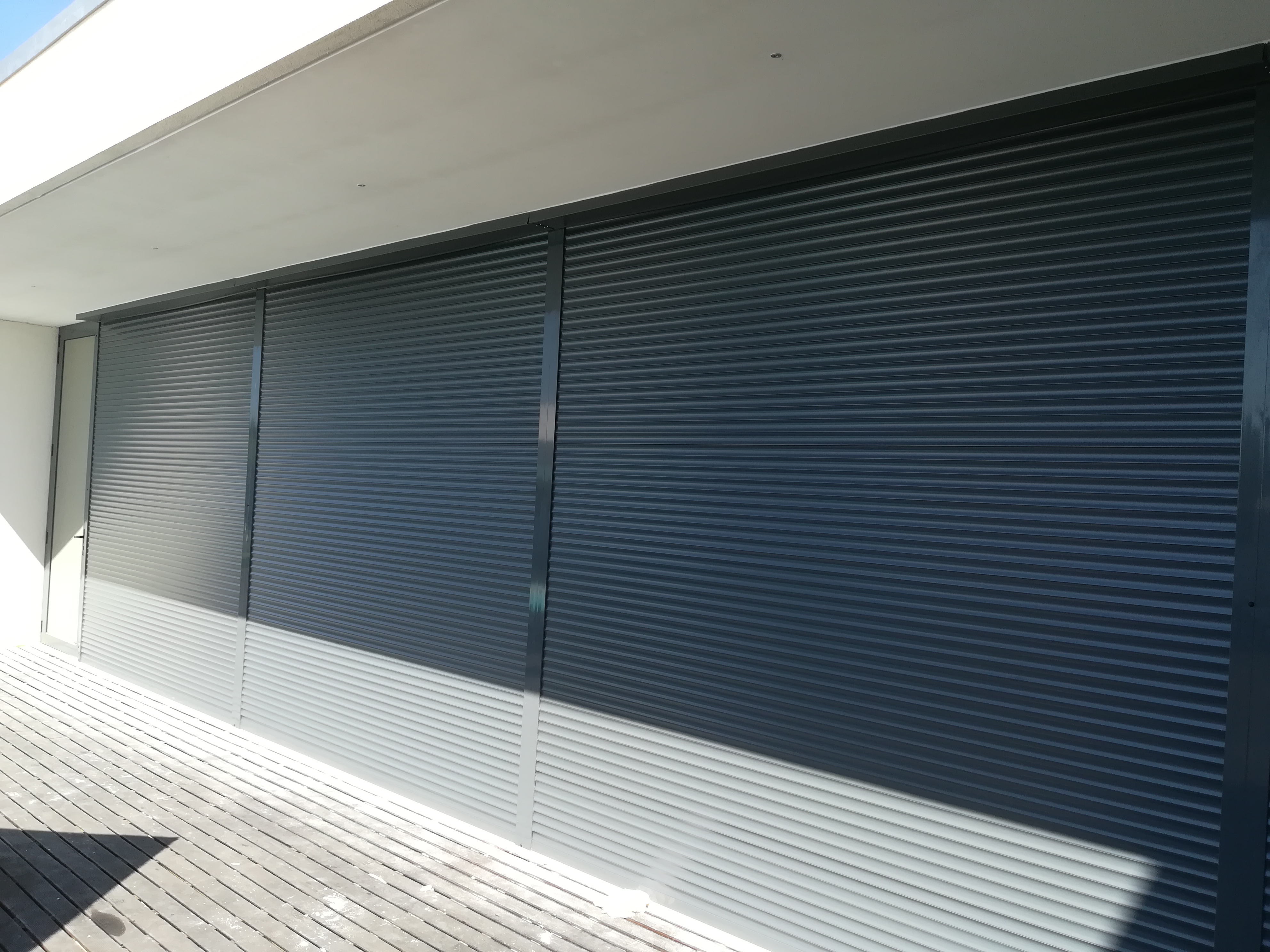Instalacao de estores exteriores pela equipa Estorvalente